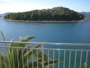 Studio apartment in Tribunj with sea view, balcony, air conditioning, WiFi 68-1