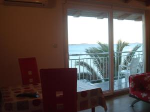 Studio apartment in Tribunj with sea view, balcony, air conditioning, WiFi 68-1