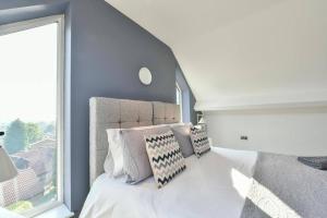 Spacious 4 Bedroom, 2 bathroom House