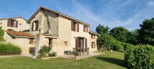 Maisons de vacances Perfect holiday home with pool in the heart of the Charente countryside : photos des chambres