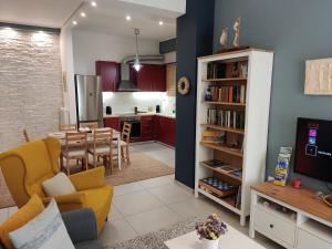 Central & Comfortable, 70m² Apt in Neos Kosmos - 4hvězdičkové hotely ve městě Atény