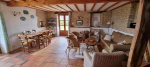 Maisons de vacances Perfect holiday home with pool in the heart of the Charente countryside : photos des chambres