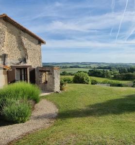 Maisons de vacances Perfect holiday home with pool in the heart of the Charente countryside : photos des chambres