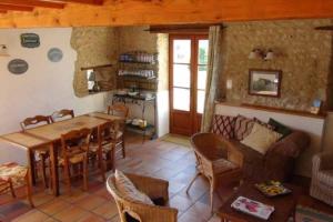 Maisons de vacances Perfect holiday home with pool in the heart of the Charente countryside : photos des chambres