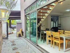 18 Home team family Gathering first choice - Lima Kedai