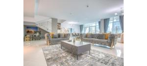 Luxurious 4-Bedroom Duplex VILLA Apartment near JBR