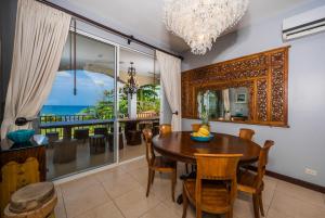 Beachfront Potrero - nice 7-BR villa, private cook included - Casa Royal