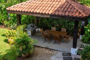 Beachfront Potrero - nice 7-BR villa, private cook included - Casa Royal