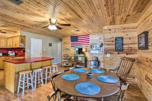 Kingston Getaway < 2 Mi to Lake Texoma!