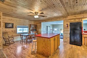 Kingston Getaway < 2 Mi to Lake Texoma!