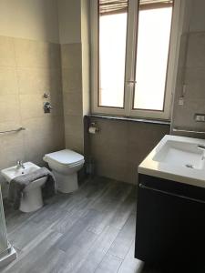 [Duomo walking distance]modern flat with free wifi