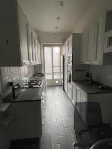 [Duomo walking distance]modern flat with free wifi