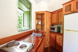 Marsh Mellow South Cottage by Bluescape