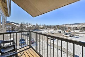 Mtn-View Condo about 3 Mi to Dtwn Steamboat Springs!