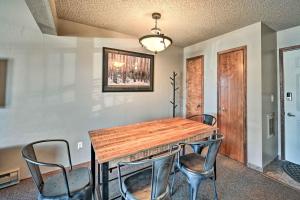 Mtn-View Condo about 3 Mi to Dtwn Steamboat Springs!