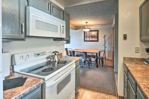 Mtn-View Condo about 3 Mi to Dtwn Steamboat Springs!