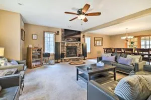 Hot Tub, Lake Access Spacious Poconos Getaway! - Jim Thorpe