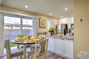 Arizona Condo with Community Pool and Hot Tub