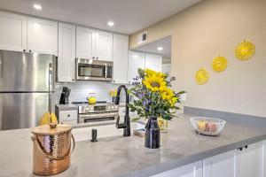 Arizona Condo with Community Pool and Hot Tub