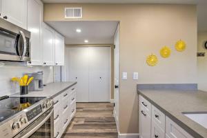 Arizona Condo with Community Pool and Hot Tub