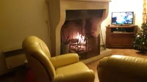 MAISON DE CHARME AVEC JARDIN CLOS - La Pallisse