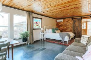 Rockwell Ridge The Dogwood Suite