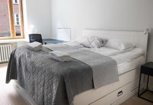 2ndhomes Luxurious 144 m2 Stylish 3 Bedroom Center Apartment