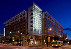 Georgia Tech And Conference Center hotel, 
Atlanta, United States.
The photo picture quality can be
variable. We apologize if the
quality is of an unacceptable
level.