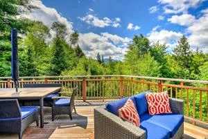 Pet-Friendly House with Deck - 10 Mi to Stowe Mtn! - Wolcott