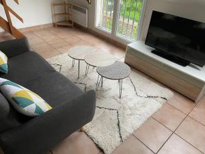 LEscale de Neauphle aux portes de Versailles by Vyvea