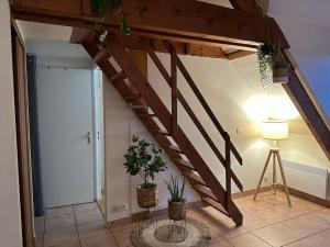 LEscale de Neauphle aux portes de Versailles by Vyvea