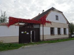 chalupa U Hovorků s bazénem - u pískoven Vlkov