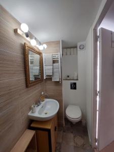 Hyères studio refait à neuf dans la cité médiévale