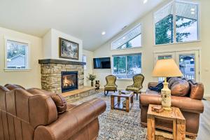Family-Friendly Packwood Retreat with Deck!
