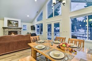 Family-Friendly Packwood Retreat with Deck!