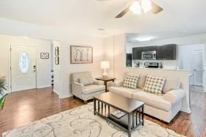 Bright Hinesville Home, 43 Mi to Savannah! - Midway