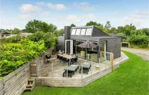 2 Bedroom Awesome Home In Juelsminde - Åstrup