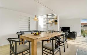 2 Bedroom Awesome Home In Juelsminde