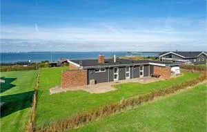 Beautiful Home In Knebel With Wifi - Skødshoved Strand