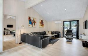 Stunning Home In Blåvand With Wifi