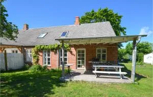 4 Bedroom Cozy Home In Anholt - Anholt