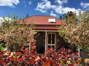 Randell Cottage - Adelaide Hills - Cosy Rustic Hideaway - Cromer