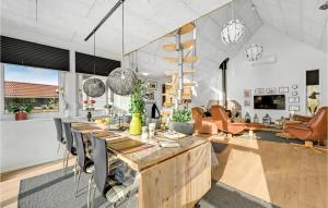 3 Bedroom Beautiful Home In Vemb