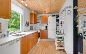 Stunning Home In Hadsund With Wifi