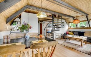 Nice Home In Løgstrup With Wifi