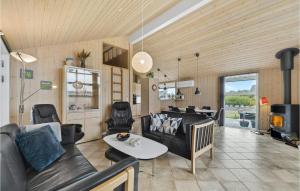 3 Bedroom Cozy Home In Hemmet