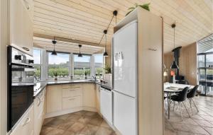 3 Bedroom Cozy Home In Hemmet