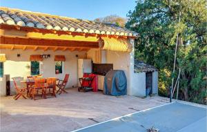 Maisons de vacances Amazing home in Graveson with Outdoor swimming pool, WiFi and 4 Bedrooms : photos des chambres