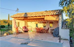 Maisons de vacances Amazing home in Graveson with Outdoor swimming pool, WiFi and 4 Bedrooms : photos des chambres