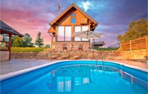 Awesome Home In Jamnica Pisarovinska 
